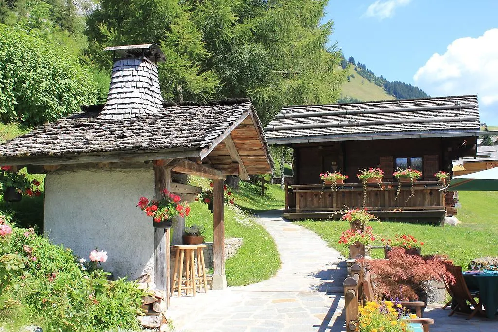 Les Chalets De La Serraz لا كلوساز فندق