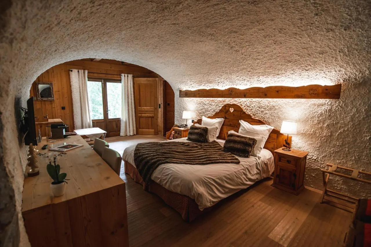 Les Chalets De La Serraz لا كلوساز فندق