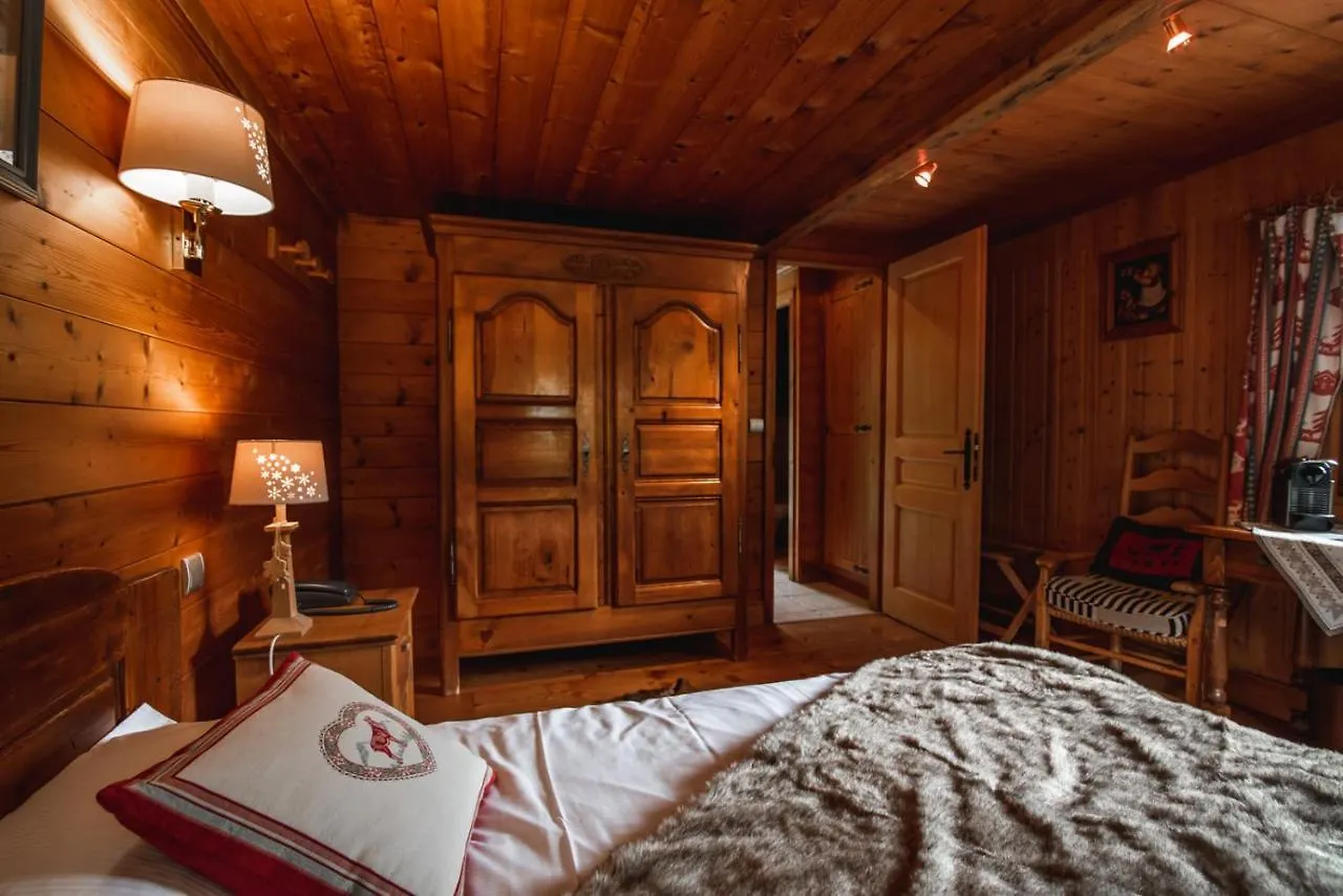Les Chalets De La Serraz لا كلوساز فندق