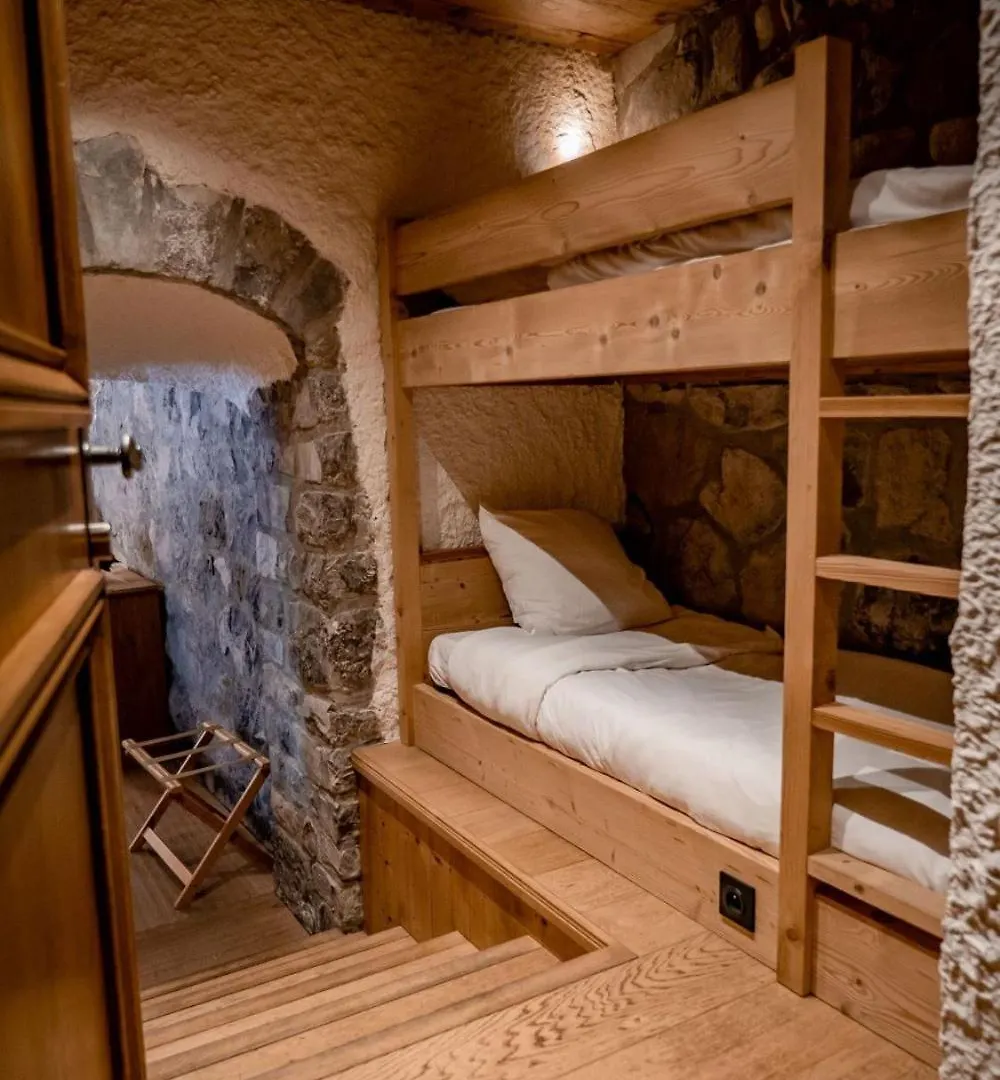 فندق Les Chalets De La Serraz لا كلوساز